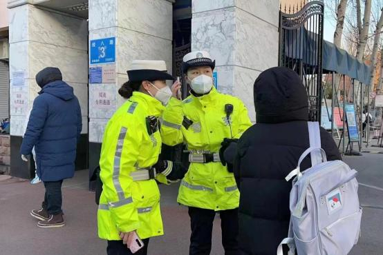 護(hù)航“研”考，濟(jì)南交警一直在路上！